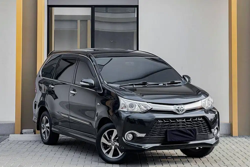 Toyota Avanza 1.5 Veloz AT Matic 2016 Hitam Metalik.
