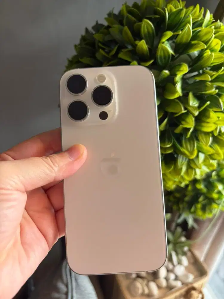 Iphone 16 Pro 128 GB, Putih