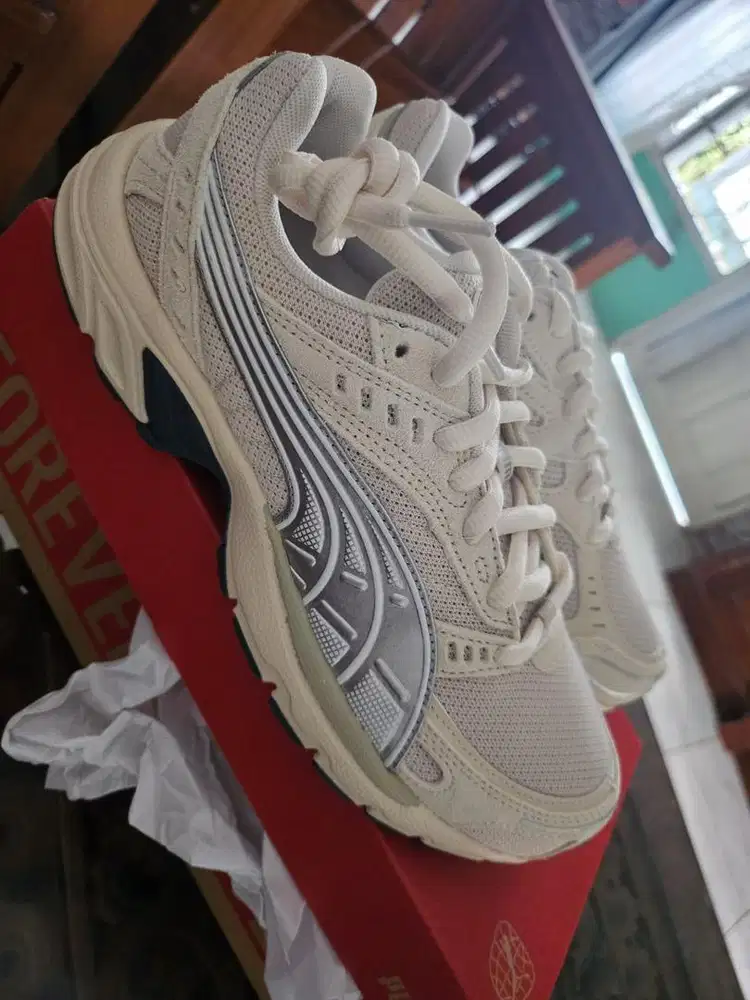 Sepatu puma size 39 belom pernah di pake