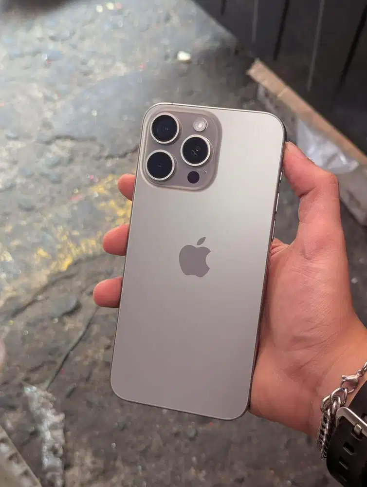 Iphone 15 pro max 256gb. Zp/a sudah regist beacukai.