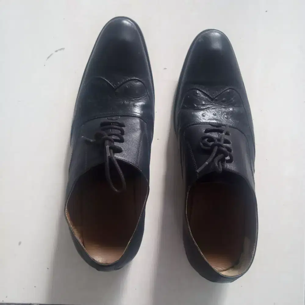 Dijual sepatu kulit Impor merek BUCCHERI