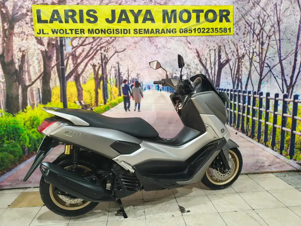 N max oll istimewa tangan pertama