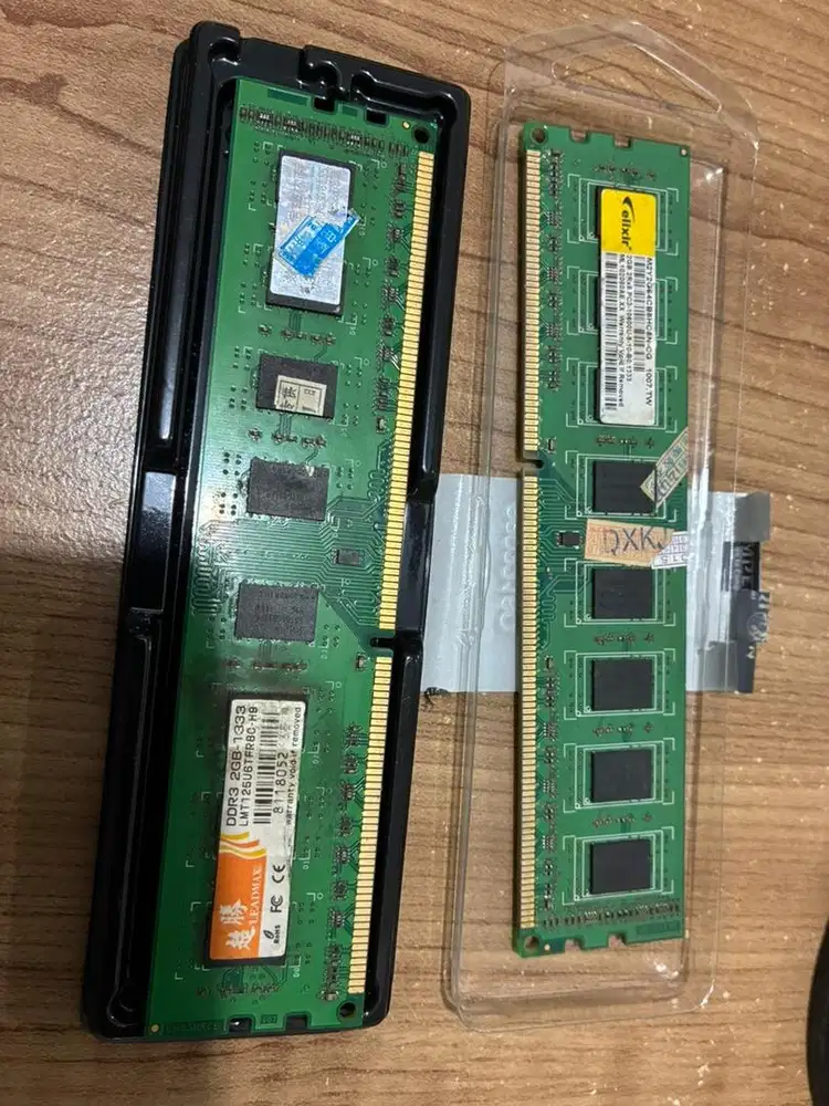 Memori PC 2GB DDR3 2 buah
