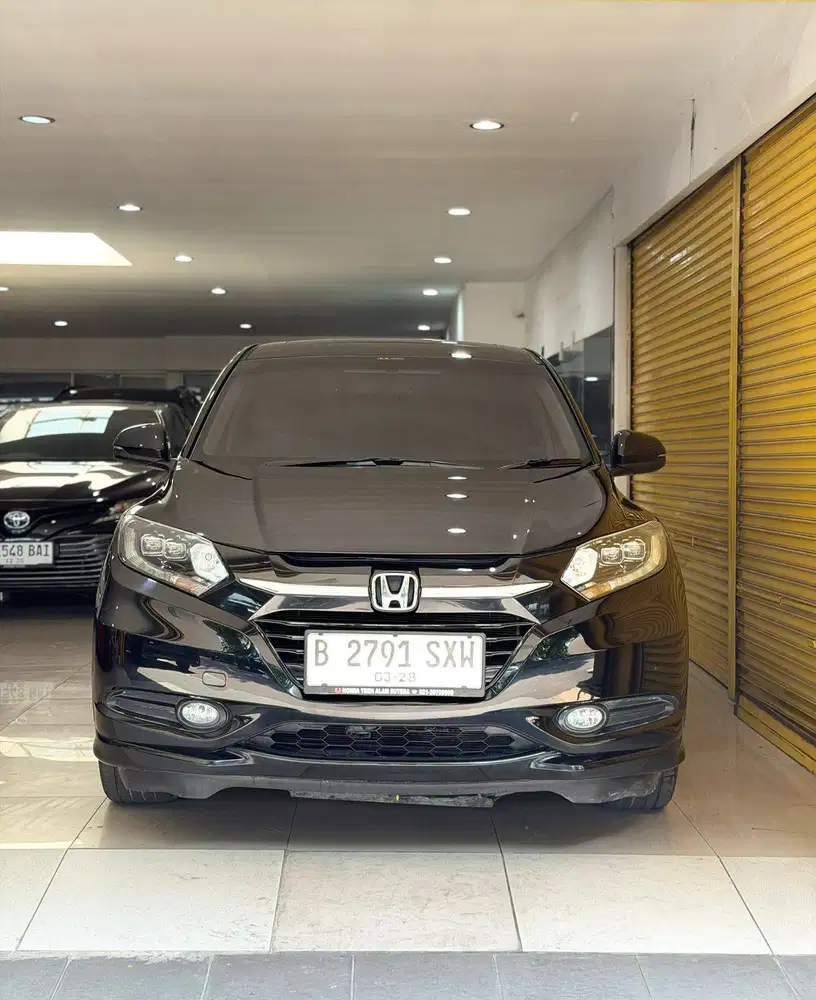 Honda HRV 1.8 Prestiuge 2017 March Automatic Hitam Metalik Vieta Motor