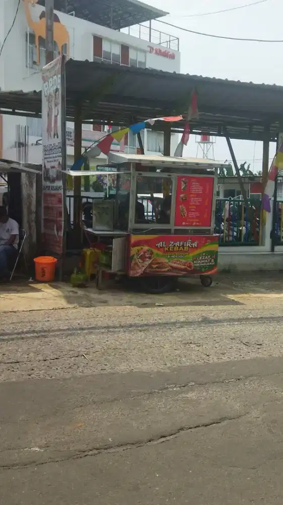 Karyawan Kebab Dan Burger