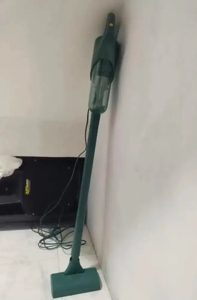 Vacum cleaner dan bisa pel merek Aqua