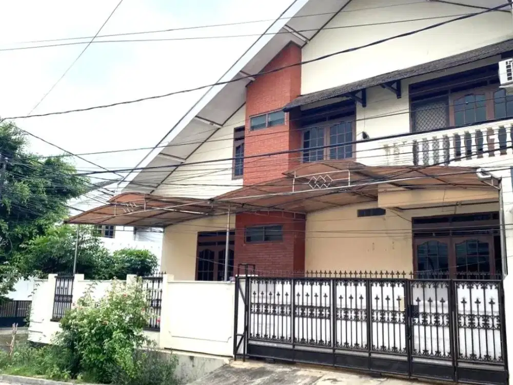 Rumah Hoek 2lt Dijual luas 230m type 6KT Pondok Kelapa Duren Sawit Jakarta Timur