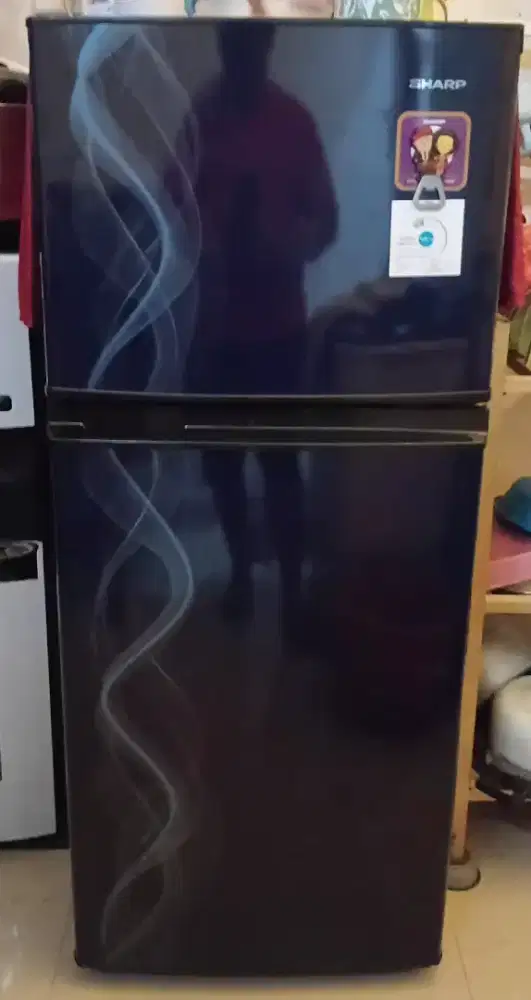 Dijual Kulkas 2 Pintu Sharp SJ-197 kondisi freezer tidak beku