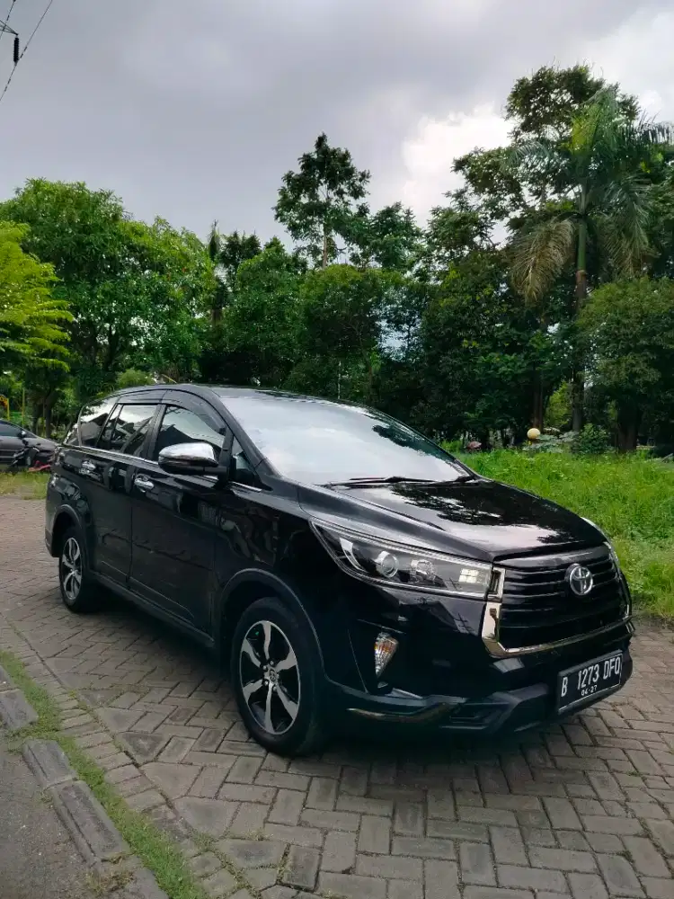 Toyota Kijang Innova Venturer 2.4 Disel Matic 2022 Istimewa