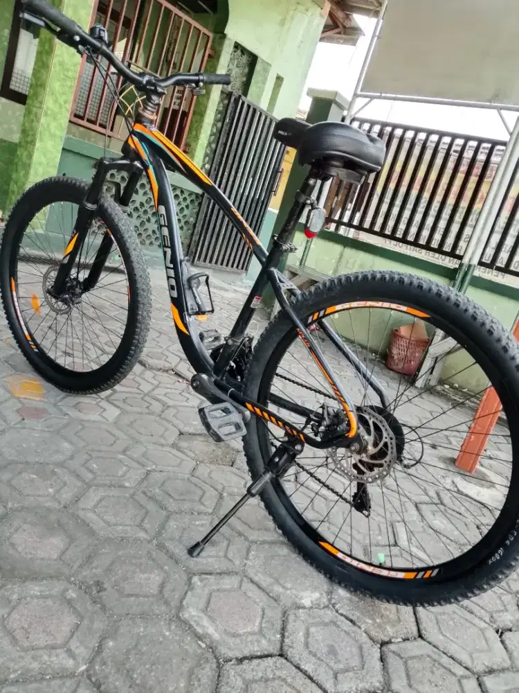 Sepeda gunung Genio ukuran 27,5