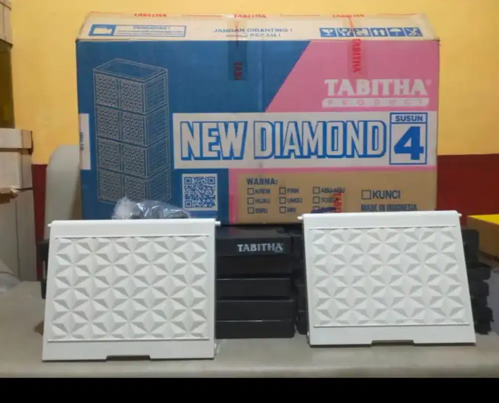 Lemari plastik 4 susun merek tabitha