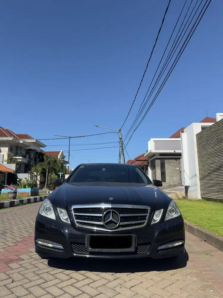 Mercedes-Benz E300 2011 Bensin