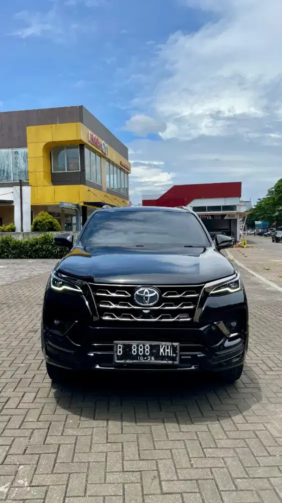 Toyota Fortuner GR 2.4 AT 2021 Hitam