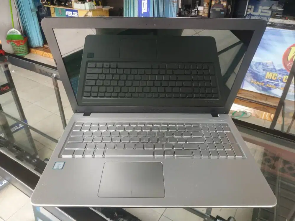ASUS X543U MULUS no MINUS core i3 & 8gb ram
