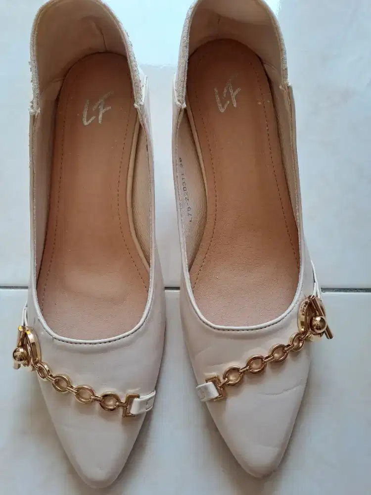 Sepatu heels cantik