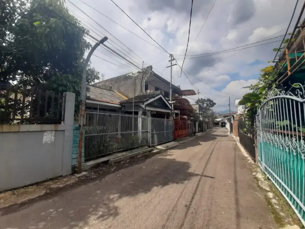MURAH ! RUMAH STRATEGIS DENGAN LINGKUNGAN NYAMAN DI SUKALUYU BANDUNG