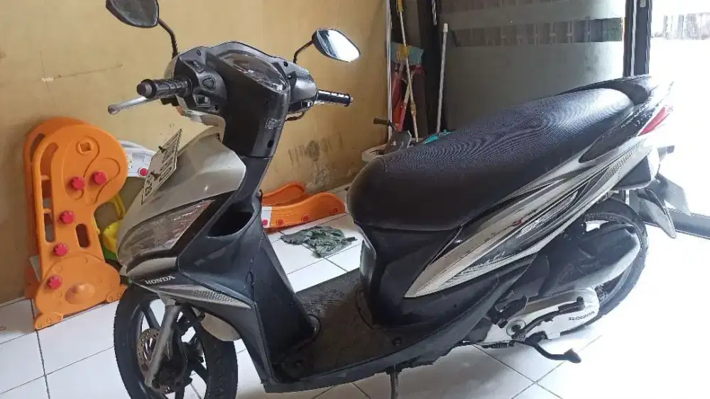 Motor Spacy Fi 2012 Putih