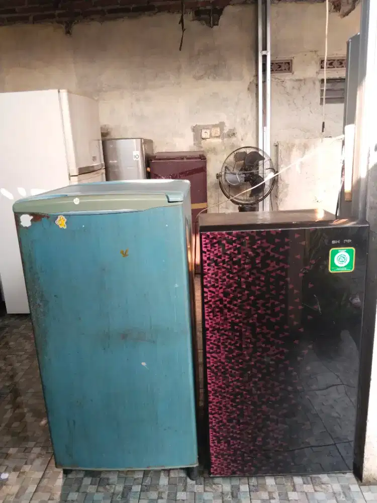 Kulkas 1 pintu Sharp dan sanyo
