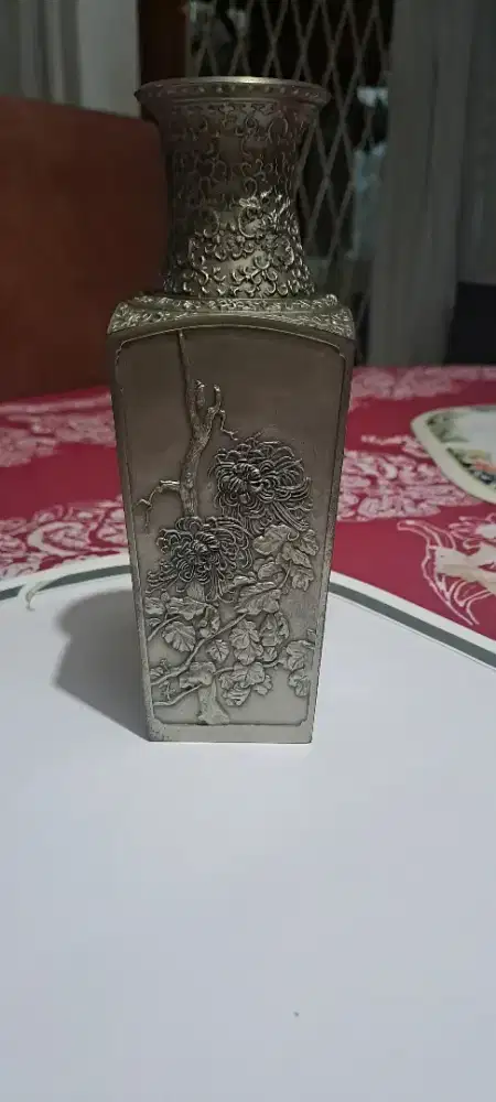 VAS MOTIF BUNGA ROYAL SELANGOR