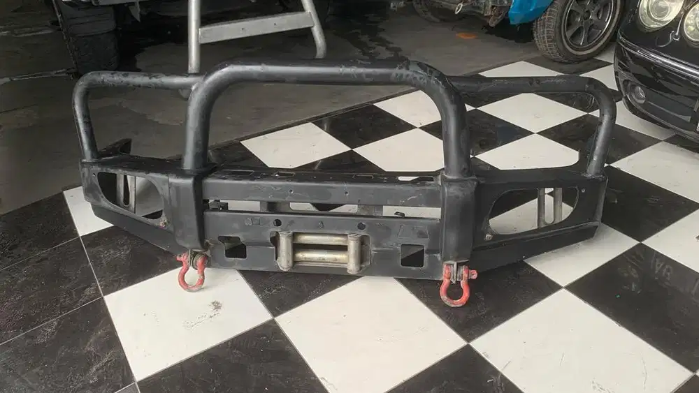 Bumper depan mobil nissan navara