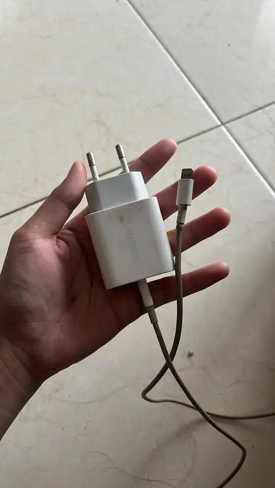 Adaptor + kabel to iphone