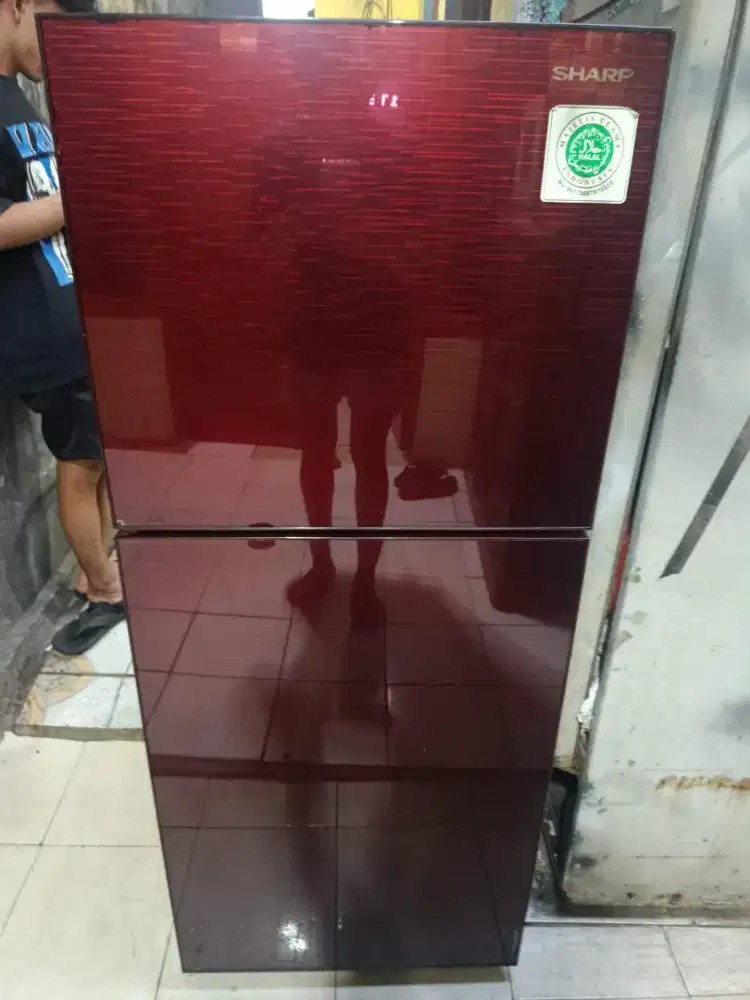 Kulkas 2 pintu merek Sharp