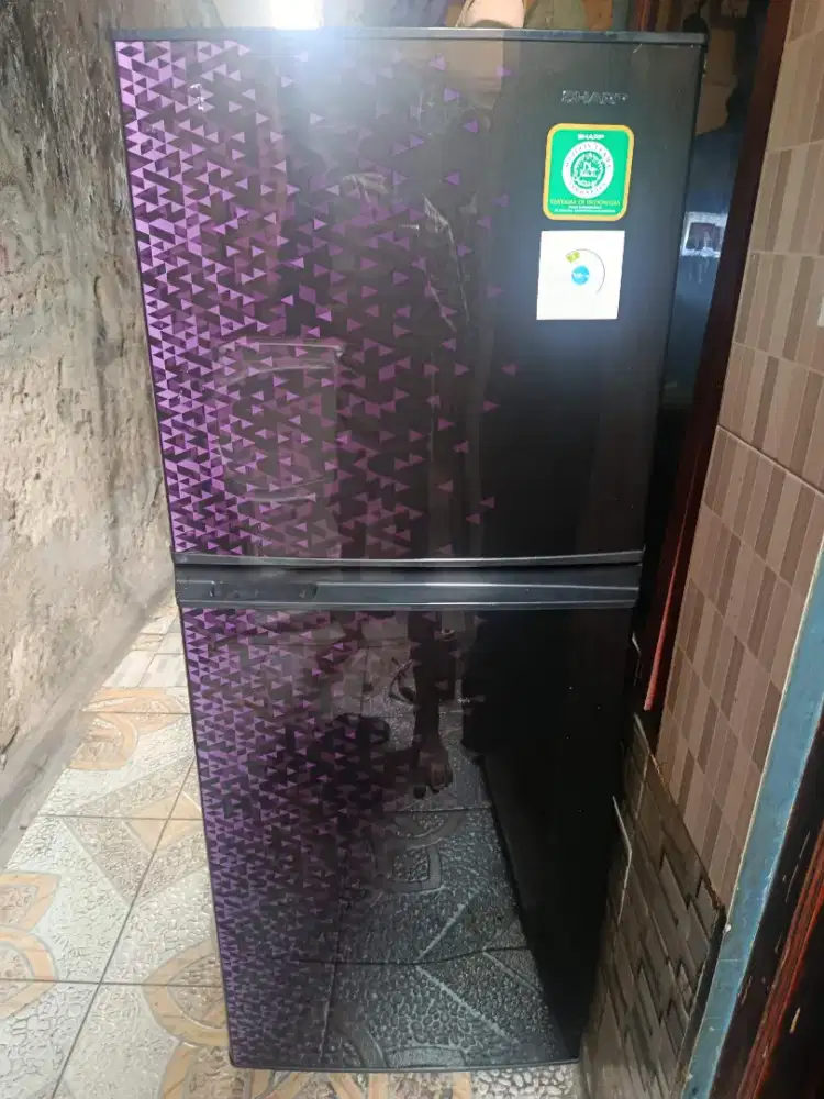 Kulkas 2 pintu merek Sharp