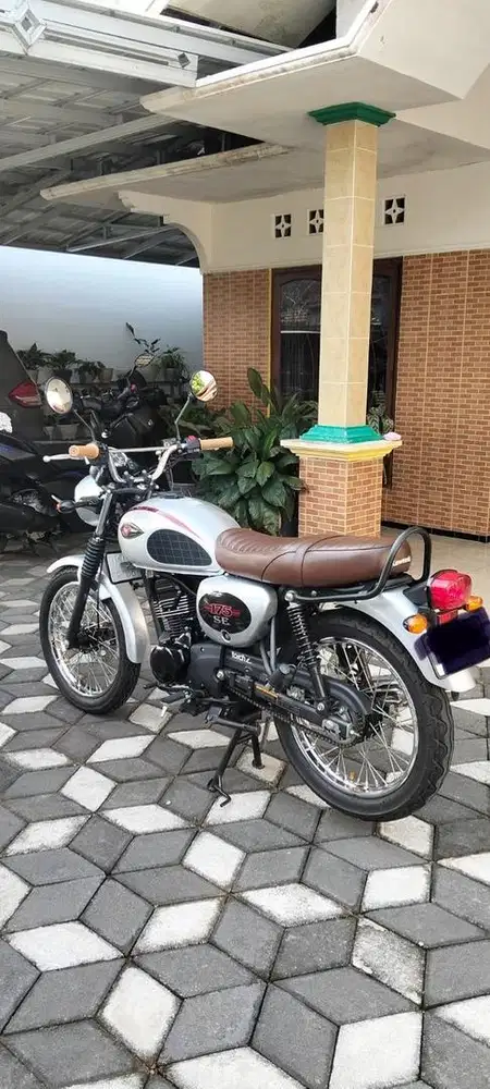 Kawasaki W175 SE 2023 26.8 juta
