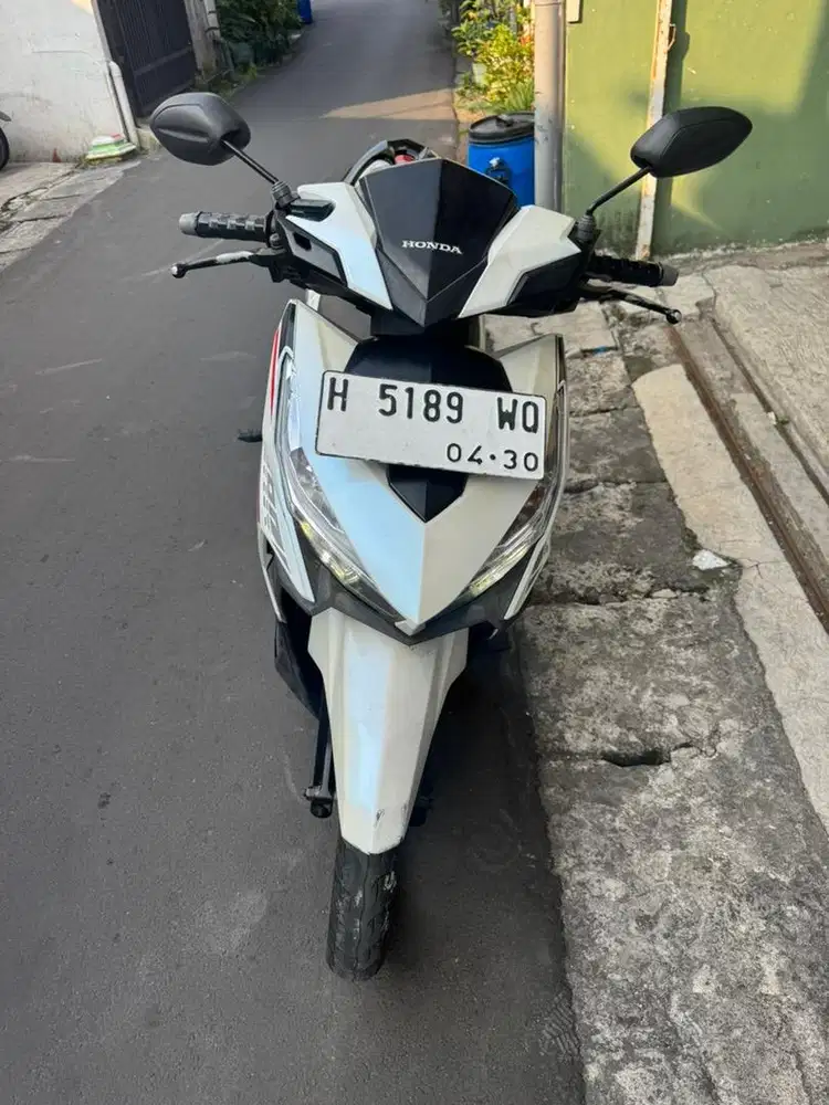 Vario 125 iss 2015 putih