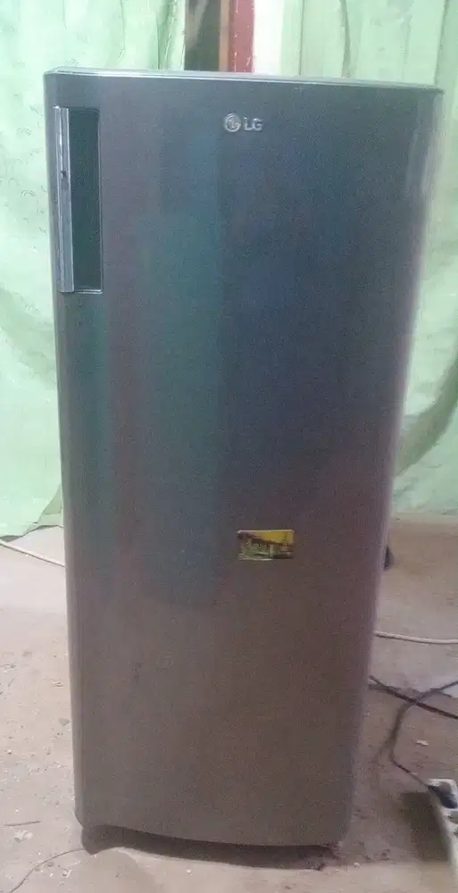 Kulkas 1 Pintu LG JUMBO. Pemakaian 2 Tahunan.(Diantar dlm kota padang)