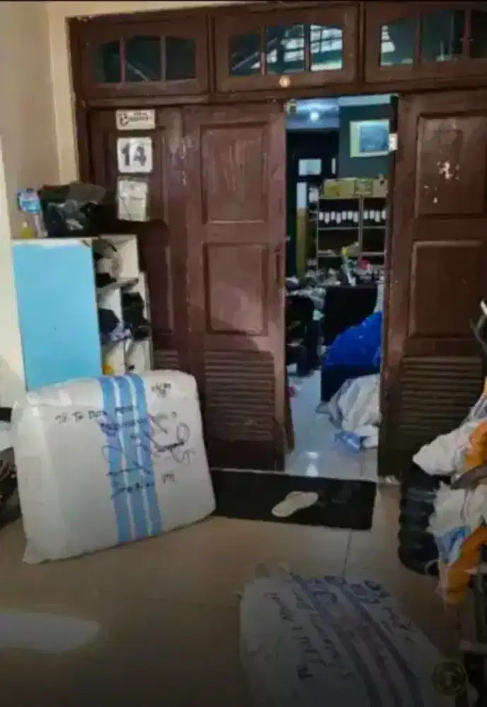 DI BUTUHKAN KARYAWATI BAGIAN GUDANG