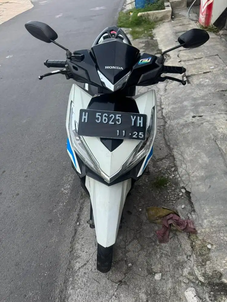 vario 125 iss 2015 putih