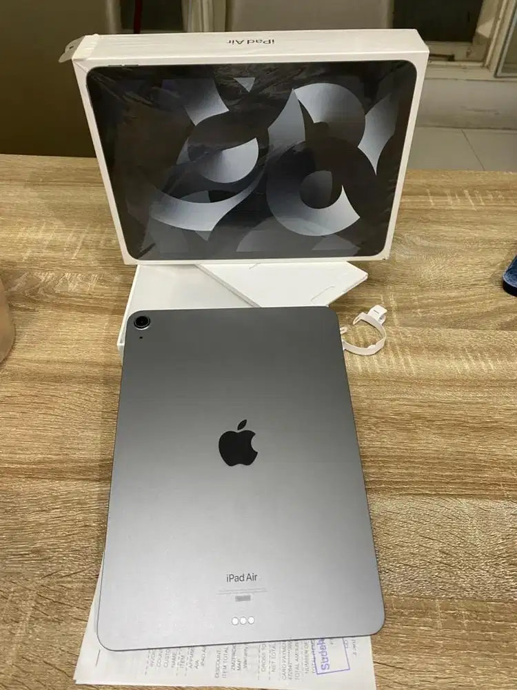Ipad air 5 ( procecor M1 ) 64gb wifi only like new ibox