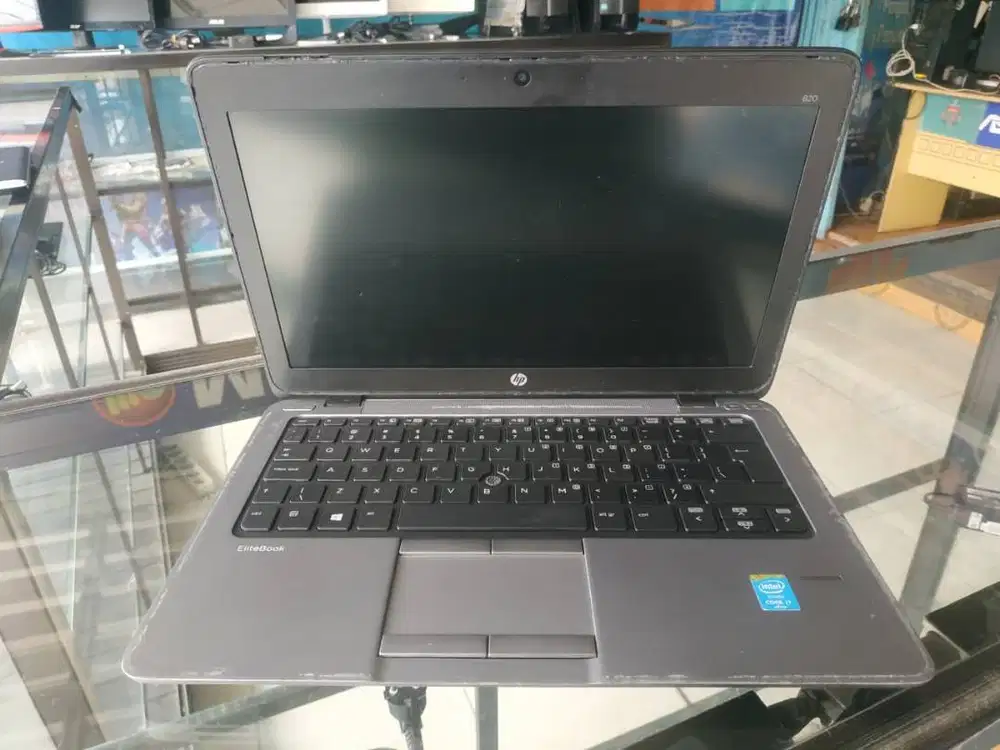 HP slim Notebook pakai CPU core i7 yang kencang dan sudah pakai SSD