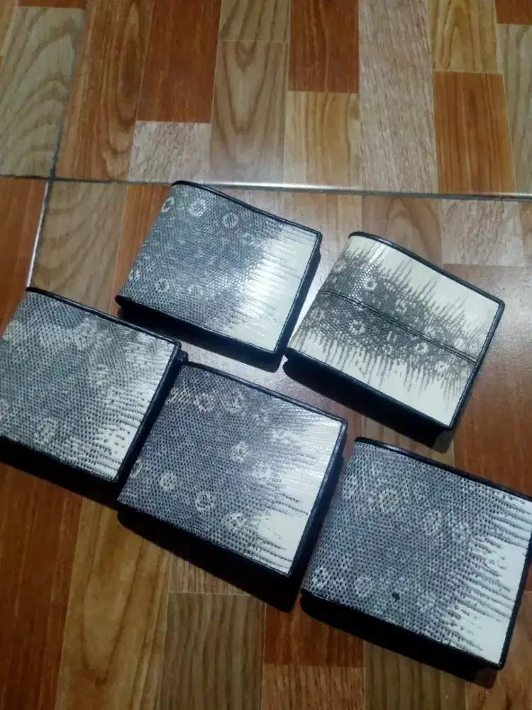dompet pria kulit biawak