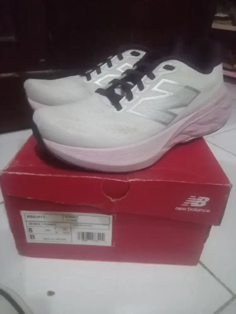 Sepatu running new balance