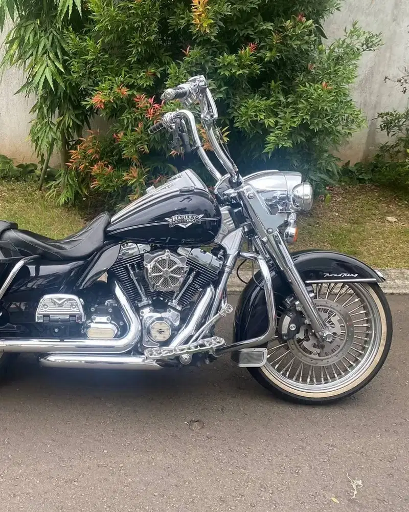Harley Davidson Road King 2011 Chicano Style
