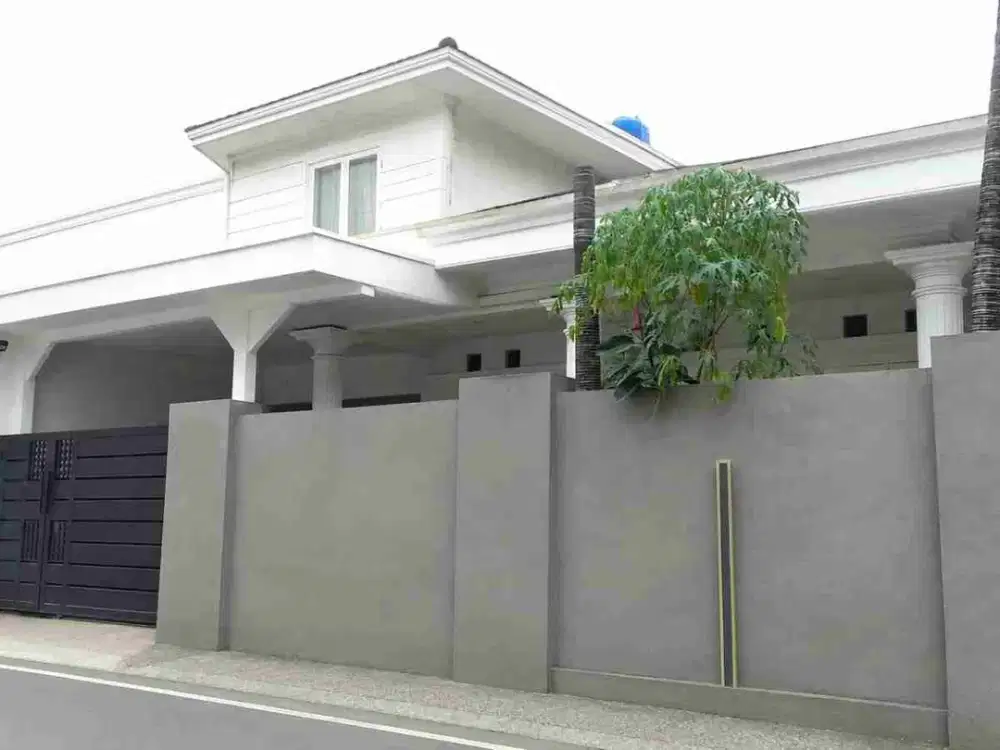 rumah bagus 2 lantai siap huni, bebas banjir semi furnished di pengadegan, pancoran,jakarta selatan