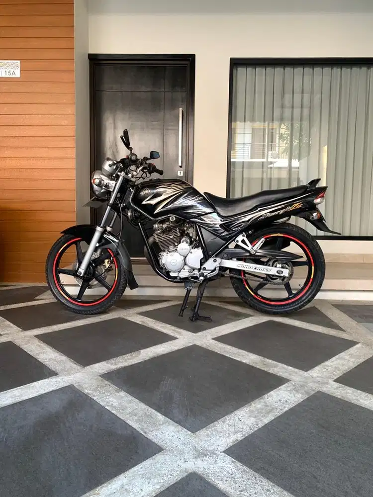 YAMAHA SCORPIO 2009 SURAT LGKP, MESIN ENAK, JOK ORI, STICKER ORI ANTIK