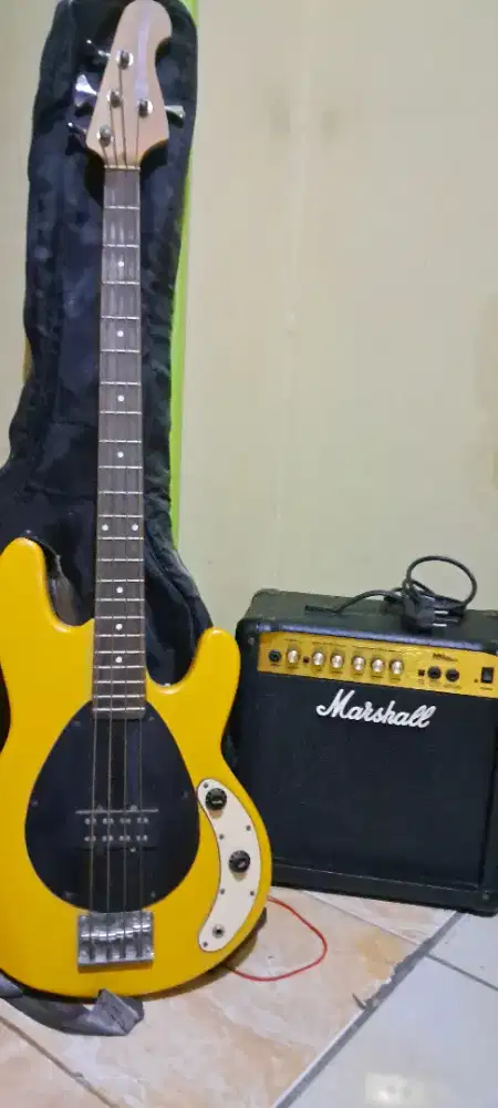 Dijual Bass Gitar musicman dan Ampli Gitar Marshall 15CD