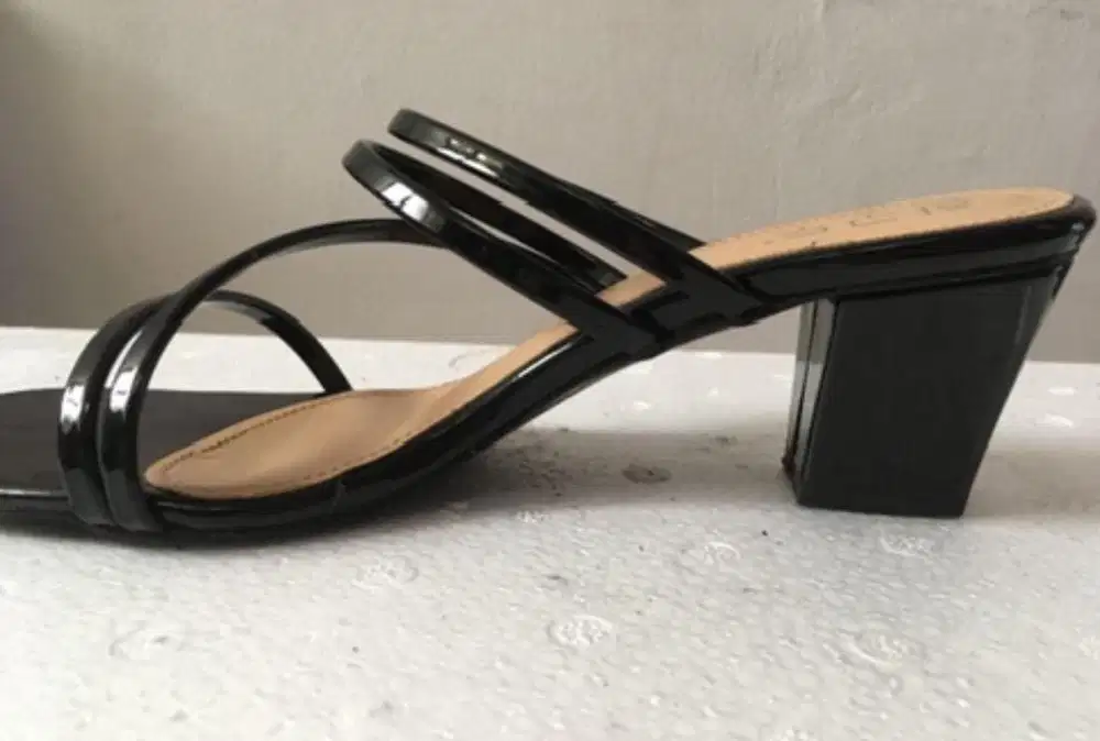 SANDAL HITAM KILAP KOREA