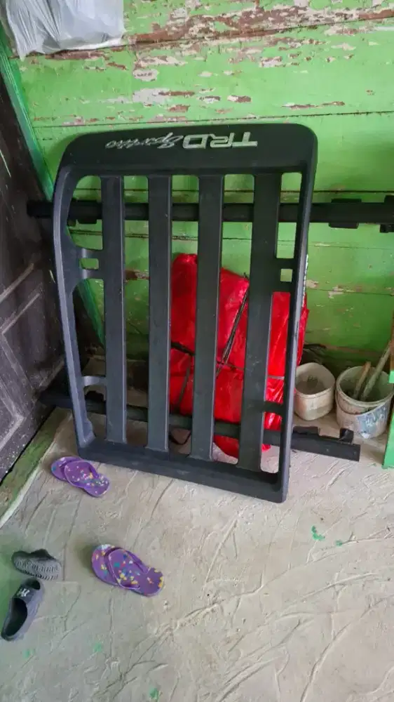 Tempat Tarok barang di atas mobil merek hammer baru 4 hari pakek