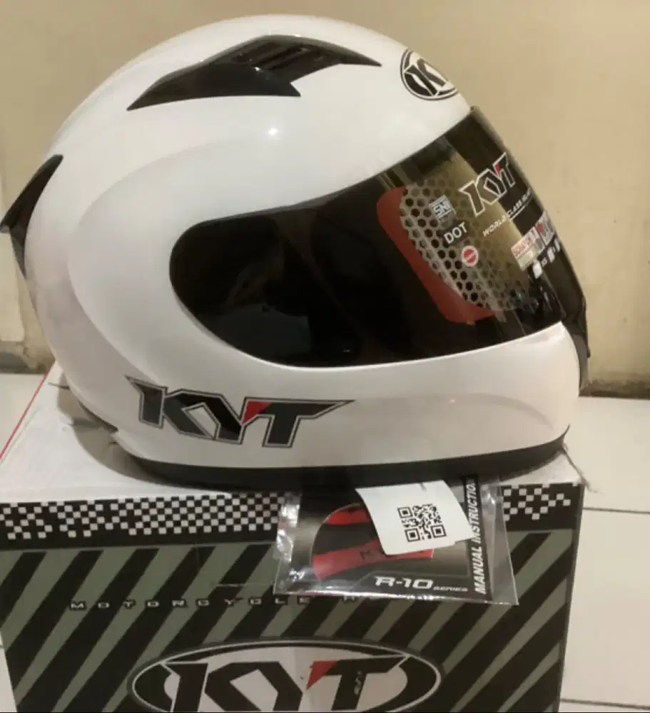 Helm KYT R 10 Warna Putih Keren dan Murah