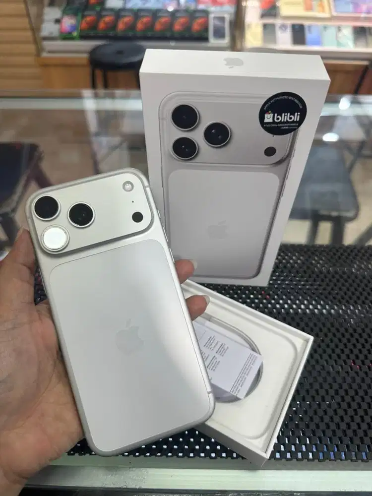 IPhone 17 Pro Max 512GB Silver Garansi Resmi Like New