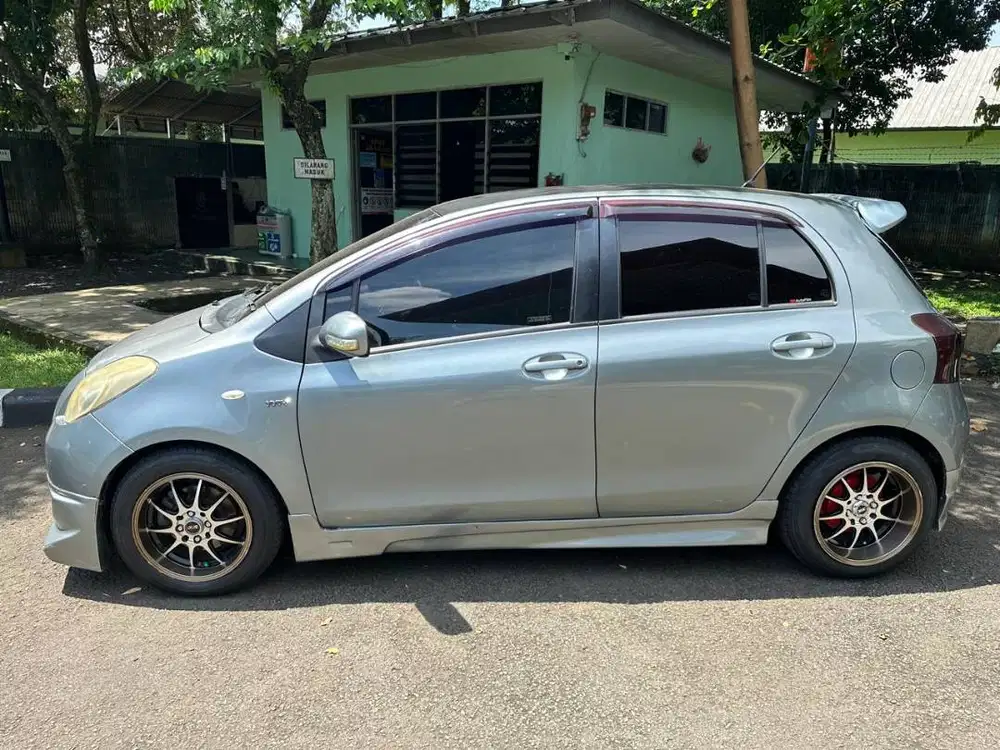 MOBIL YARIS 1.5 E AUTOMATIC, 2008