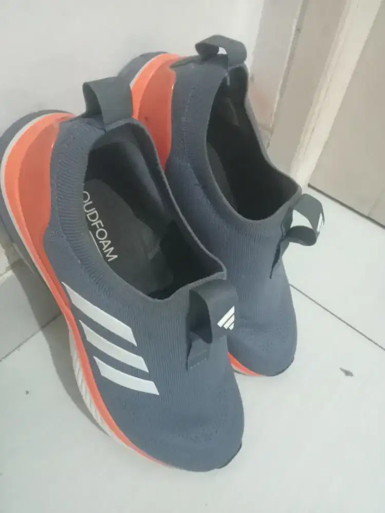 Sepatu adidas cloudfoam