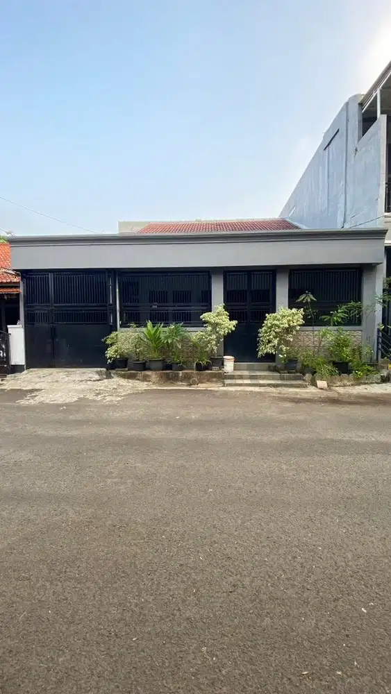 DIJUAL Rumah Siap Huni Strategis di Komplek Deplu Kreo