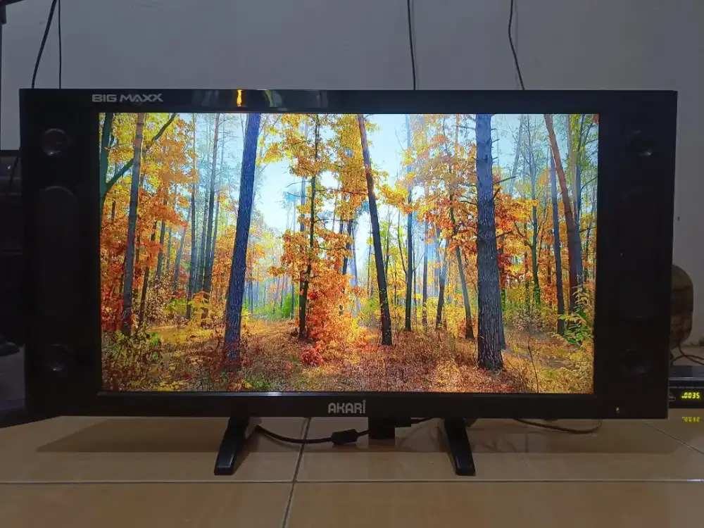 Tv led 23 inc merk Akari second berkualitas murah meriah