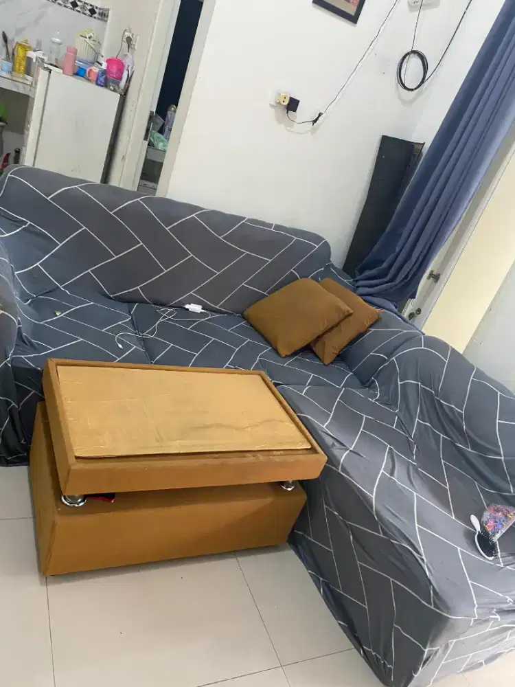 Sofa dan mejanya