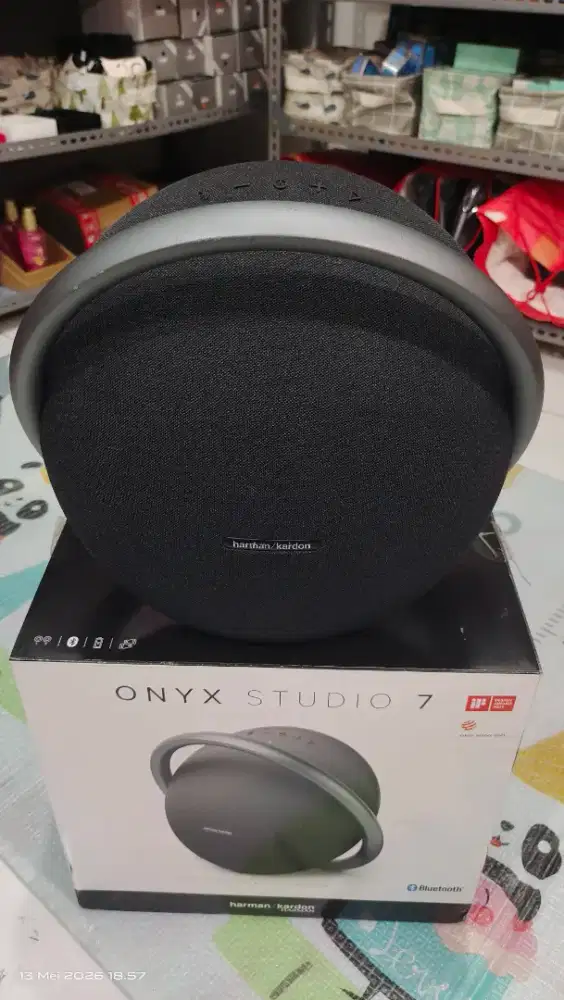 Harman Kardon onyx studio 7 portable bluetooth speaker